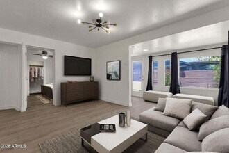 2107 W Wilshire Dr in Phoenix, AZ - Building Photo - Building Photo