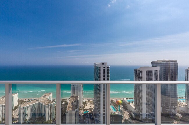 4010 S Ocean Dr in Hollywood, FL - Building Photo - Building Photo
