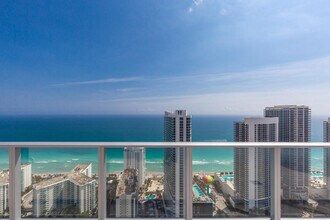 4010 S Ocean Dr in Hollywood, FL - Building Photo - Building Photo