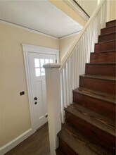 130 Wollaston St in Cranston, RI - Foto de edificio - Building Photo