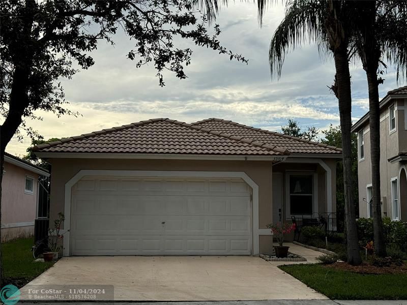 3964 NW 89th Ave in Coral Springs, FL - Foto de edificio