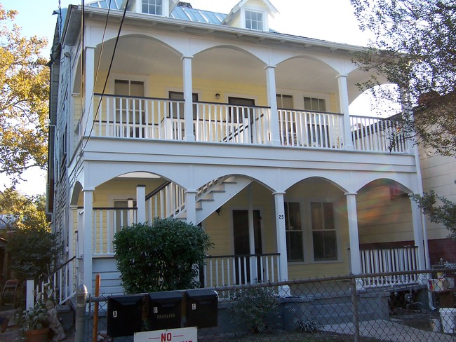 25 Lenox St, Unit A in Charleston, SC - Foto de edificio - Building Photo