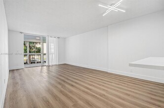 901 NE 14th Ave in Hallandale Beach, FL - Foto de edificio - Building Photo