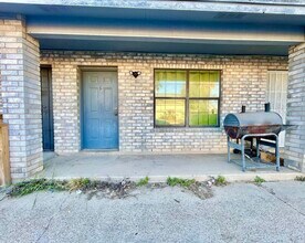 1219 Willow St in Laredo, TX - Building Photo - Building Photo