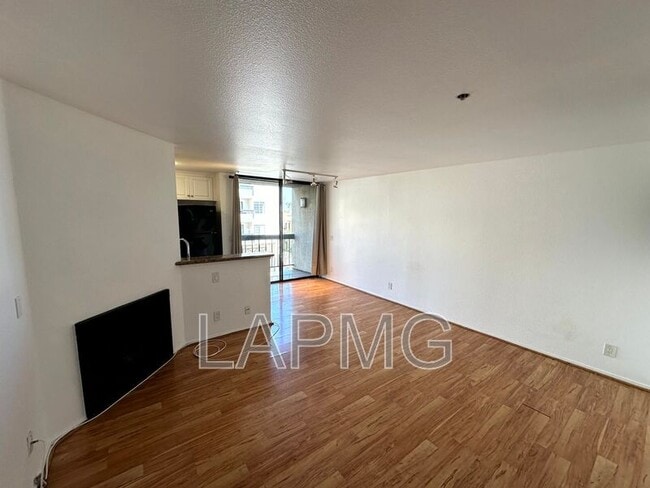 property at 7320 Hawthorn Ave