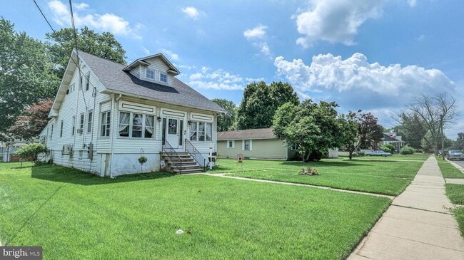 323 Monroe Ave in Cherry Hill Township, NJ - Building Photo - Building Photo