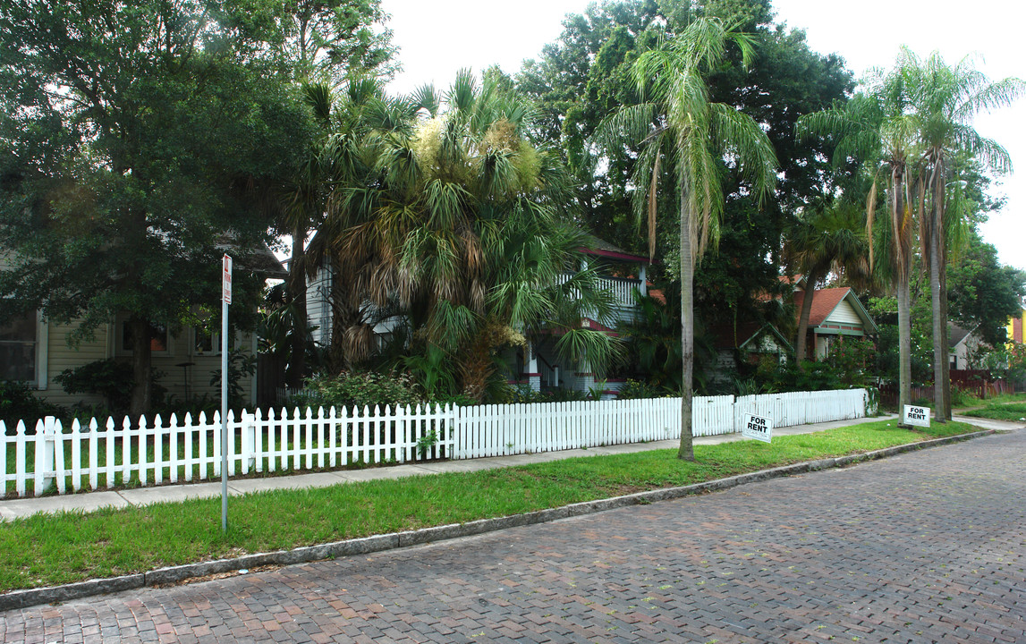 829 5th St N in St. Petersburg, FL - Building Photo