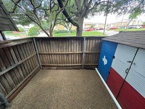 900 S Weatherred Dr in Richardson, TX - Building Photo - Building Photo