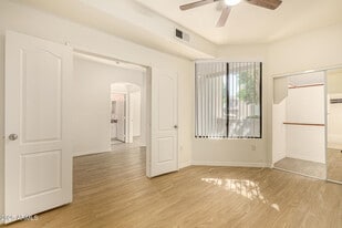 6900 E Princess Dr in Phoenix, AZ - Building Photo