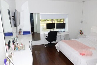10923 NW 70th St, Unit Unit 1 in Doral, FL - Building Photo - Building Photo