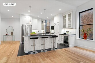 228 W Broadway in New York, NY - Building Photo - Building Photo