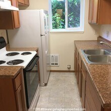 1726 NW 62nd St in Seattle, WA - Foto de edificio - Building Photo