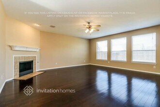 12301 Macaroon Ln in Fort Worth, TX - Foto de edificio - Building Photo