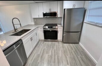 14155 SW 87th St in Miami, FL - Building Photo - Building Photo