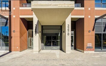 3260 Sheppard Ave E in Toronto, ON - Building Photo - Building Photo