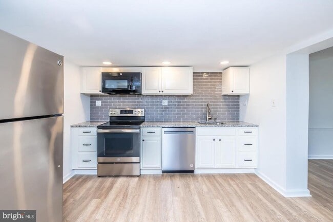 405 Edgewood Ave in Horsham, PA - Building Photo - Building Photo