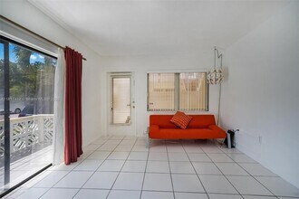 8040 Tatum Waterway Dr in Miami Beach, FL - Building Photo - Building Photo