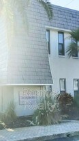 720 Lyndhurst St in Dunedin, FL - Building Photo