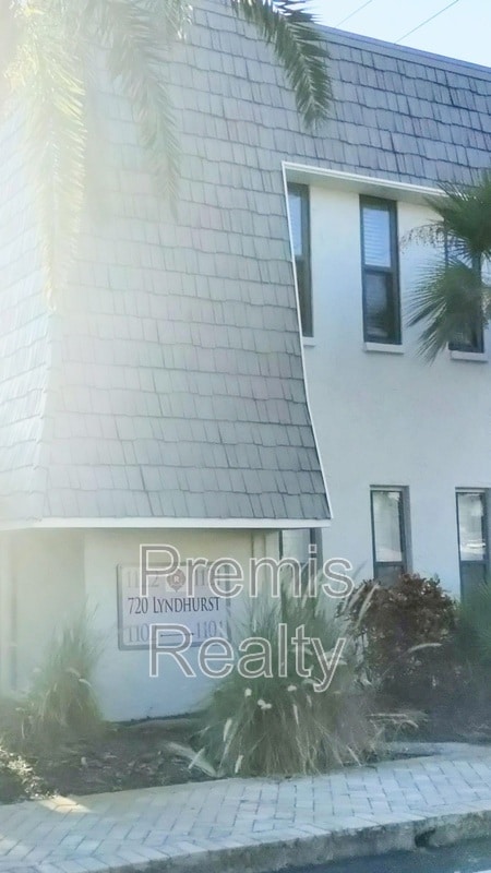 property at 720 Lyndhurst St