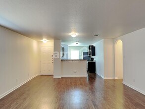 7329 Canyon Light in San Antonio, TX - Foto de edificio - Building Photo