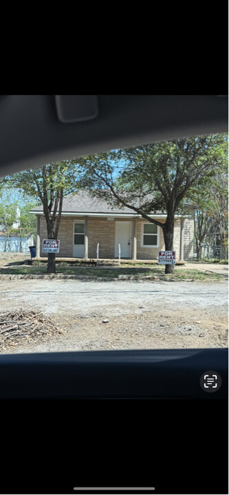 1388 Hartsdale Dr in Dallas, TX - Building Photo