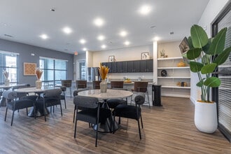 The Terrace at Highland Hills in Dallas, TX - Foto de edificio - Interior Photo