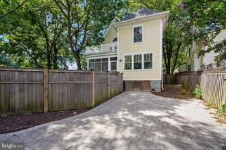 1503 Russell Rd in Alexandria, VA - Building Photo - Building Photo