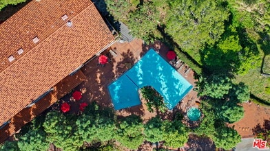 2700 Cahuenga Blvd in Los Angeles, CA - Building Photo - Building Photo