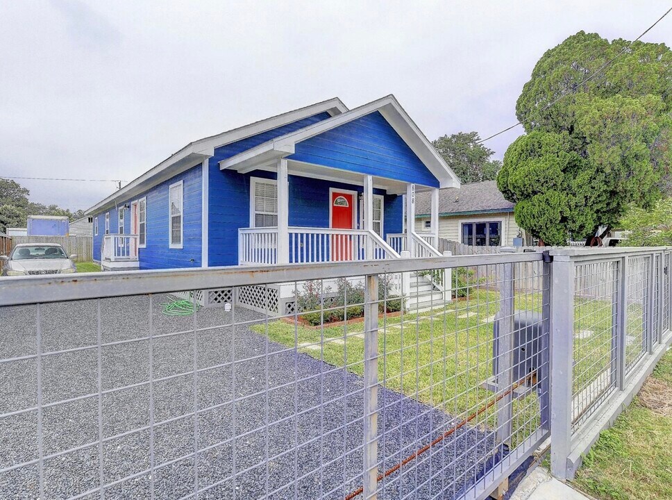 808 E 32nd St in Houston, TX - Building Photo
