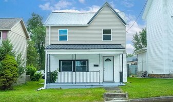 10 E Berkeley St in Uniontown, PA - Building Photo