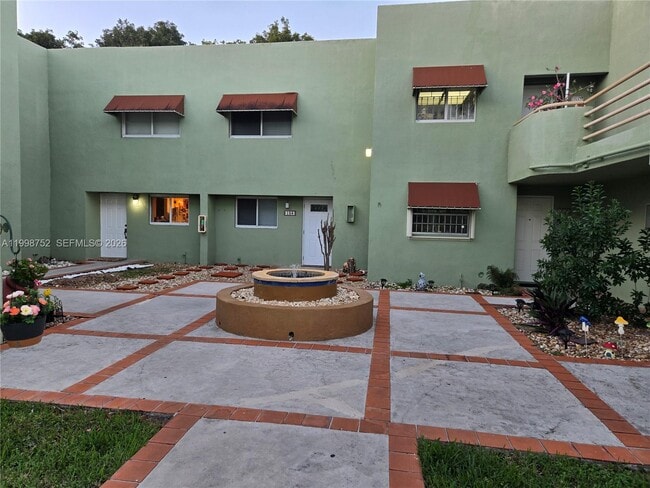 11091 NW 7th St in Miami, FL - Building Photo - Building Photo