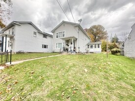 986 Ash St in Danville, PA - Building Photo