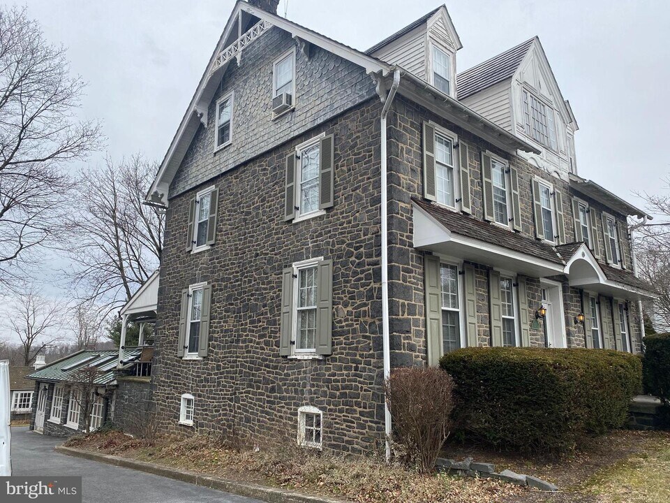 28 W Main St-Unit -SUITE 1 in Elverson, PA - Building Photo