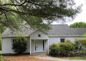 2715 Cole Rd in Winston-Salem, NC - Building Photo