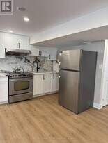 2456 Brasilia Cir in Mississauga, ON - Building Photo