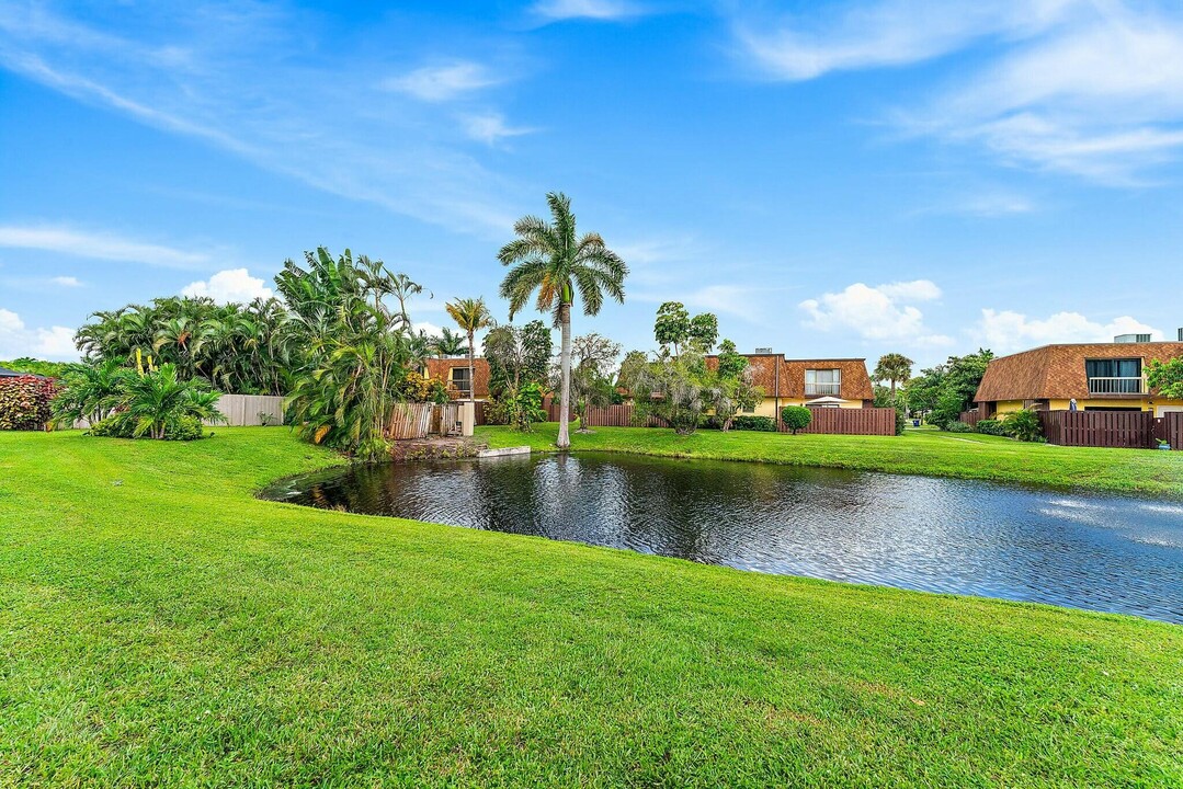 143 Sims Creek Ln in Jupiter, FL - Building Photo