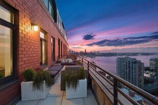 200 Rector Pl in New York, NY - Building Photo