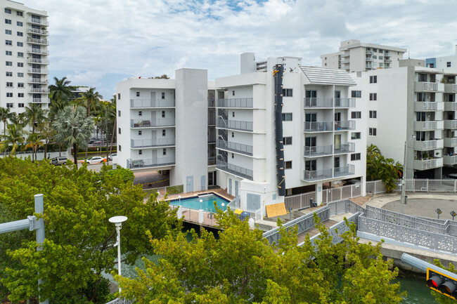 Arcadia Condominiums in Miami Beach, FL - Building Photo - Building Photo