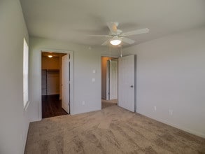 Sunset View Apartment Homes in Beaverton, OR - Building Photo - Building Photo