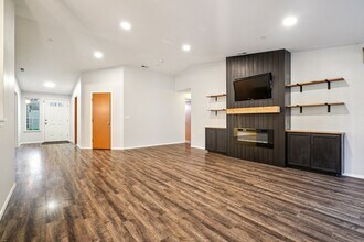 24262 197th Ave SE in Maple Valley, WA - Foto de edificio - Building Photo