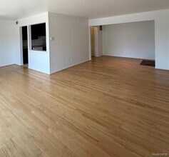 458 Fox Hills Dr S, Unit A-8 in Bloomfield Township, MI - Building Photo - Building Photo