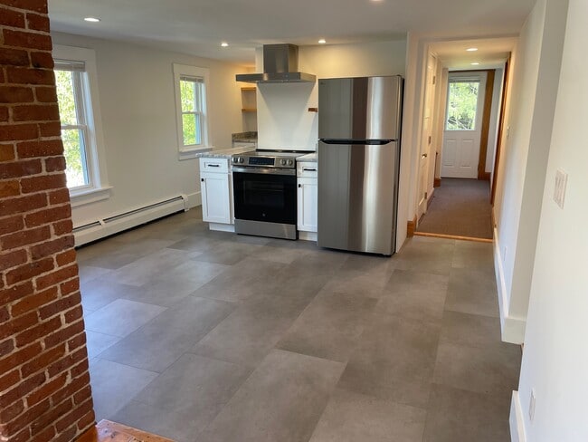 13 Middle St, Unit 2