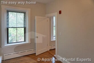 114 Willow St, Unit #4 in Cambridge, MA - Building Photo - Building Photo
