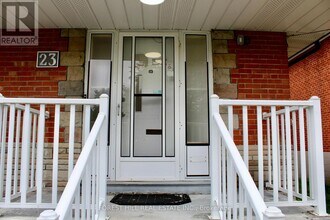 23 Wedgewood Dr in Toronto, ON - Building Photo - Building Photo