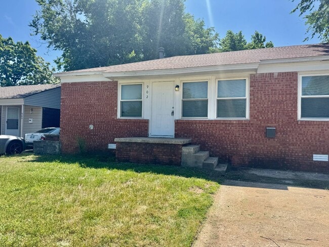 902 E Rose Dr in Midwest City, OK - Building Photo - Building Photo