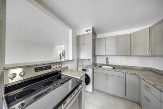 20 NW 7th Ave in Pompano Beach, FL - Building Photo - Building Photo