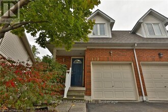 710-710 Spring Gardens Rd in Burlington, ON - Building Photo - Building Photo