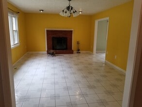 85 Pond St in Salem, NH - Building Photo - Building Photo