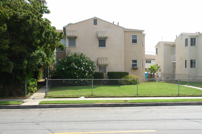 1748-1754 Scott Rd in Burbank, CA - Building Photo - Building Photo