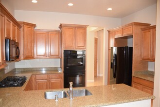 6904 Homing Pigeon Pl in North Las Vegas, NV - Building Photo - Building Photo